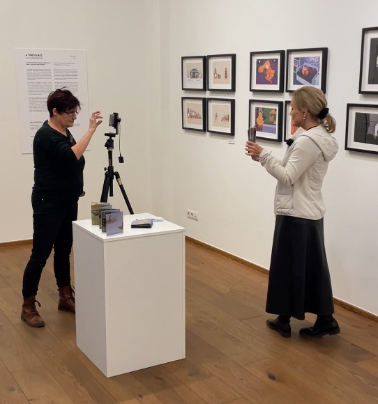 Forgatás közben, Sipos Marica , Horváth Krisztina. Corvin Rajziskola